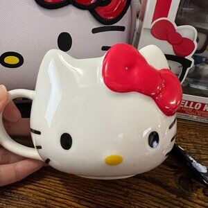 Hello Kitty Sculpted Mug – 18 oz Ceramic Cup with Red Bow NEW